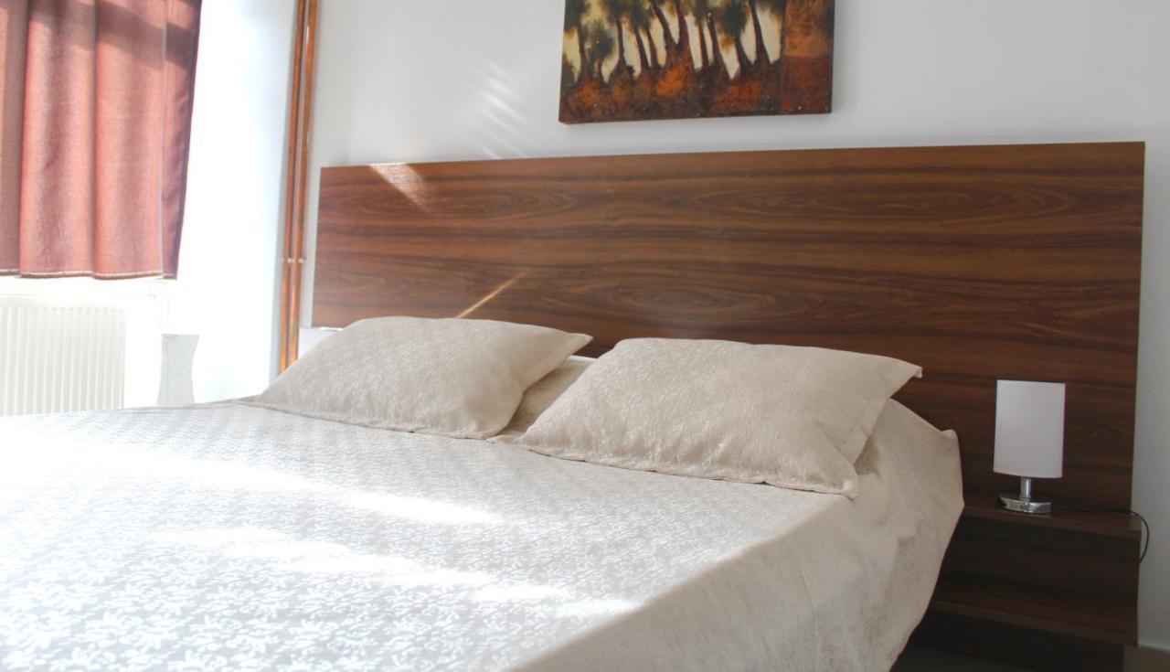 Hotel Kika Pristina Extérieur photo