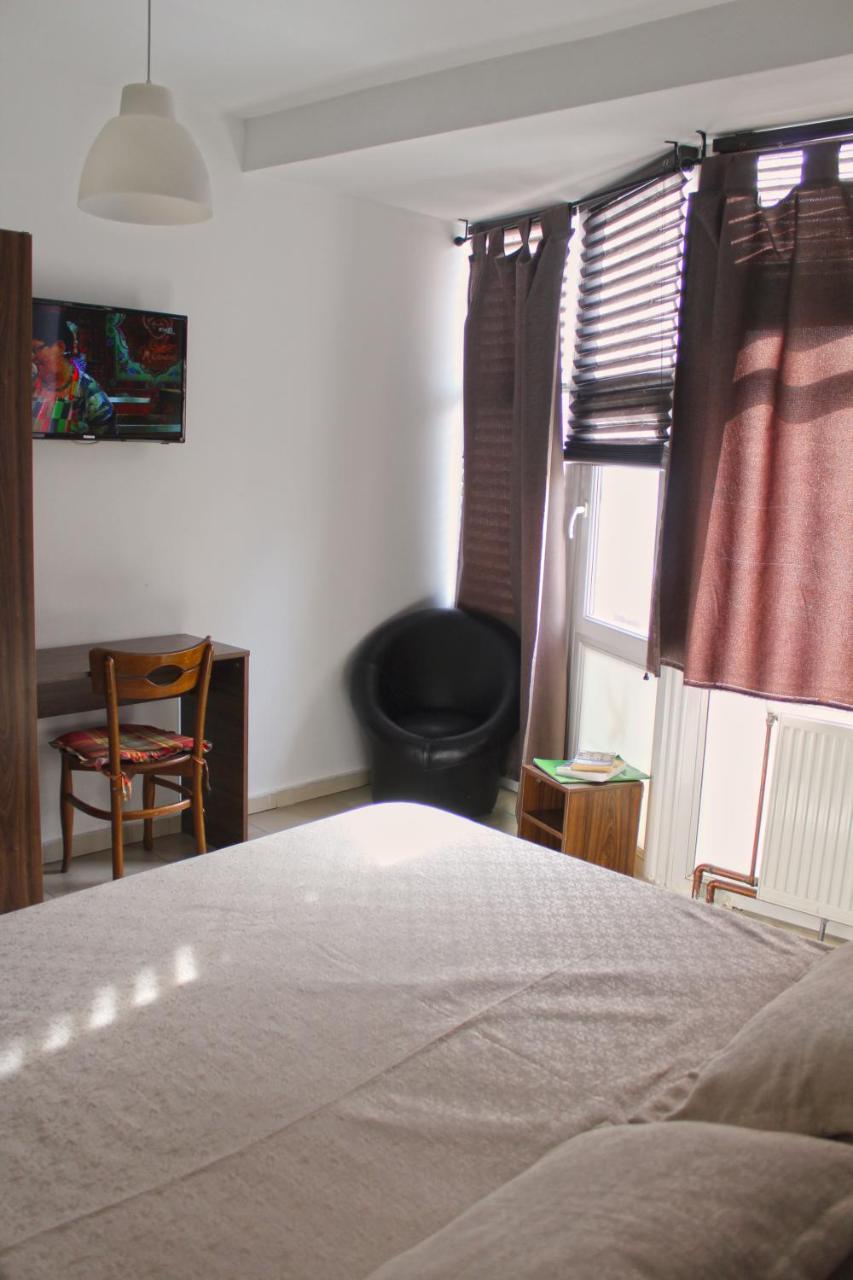 Hotel Kika Pristina Extérieur photo