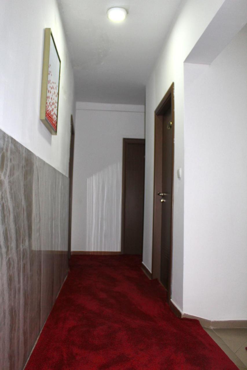 Hotel Kika Pristina Extérieur photo
