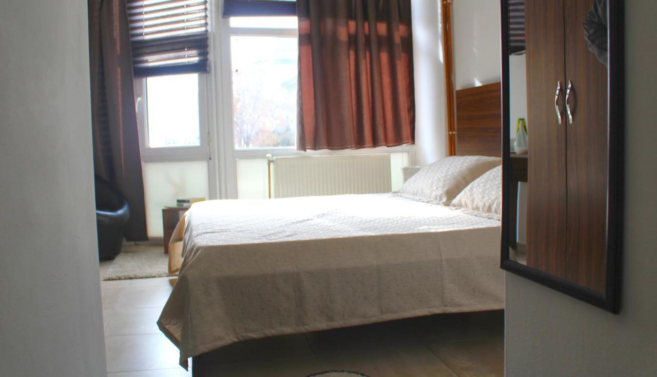 Hotel Kika Pristina Extérieur photo