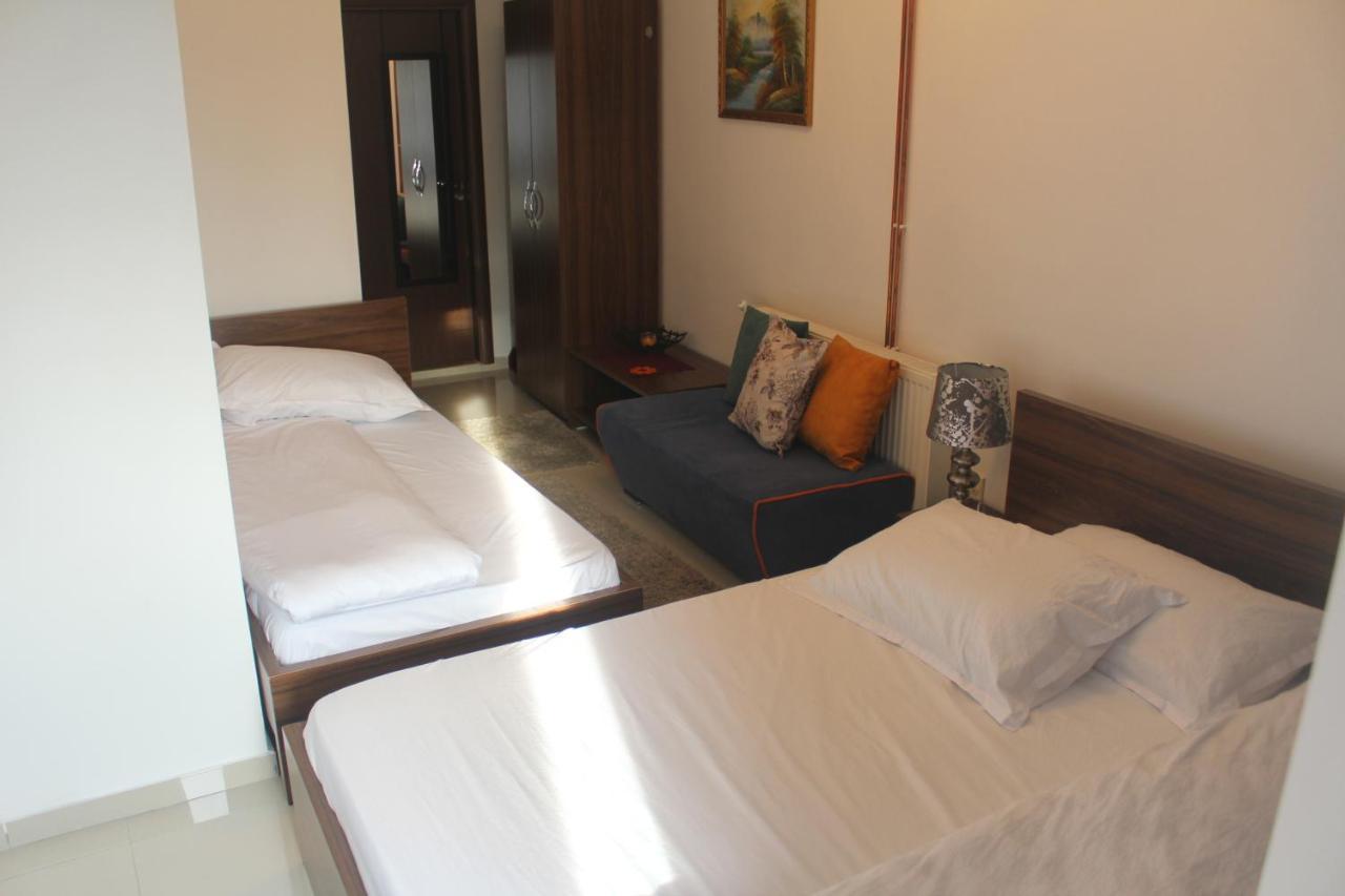 Hotel Kika Pristina Extérieur photo